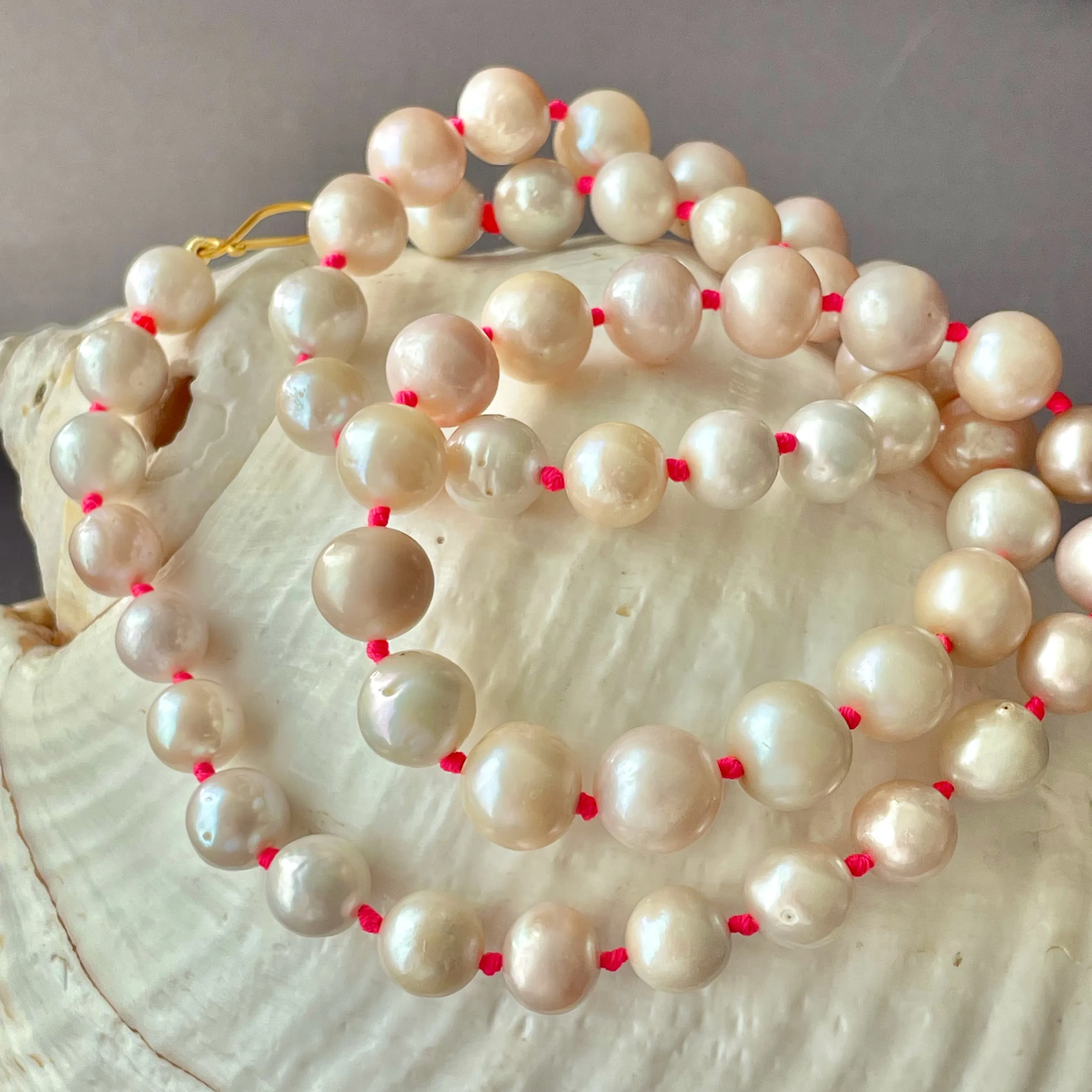 boké Japan Kasumi pearls on neon knots