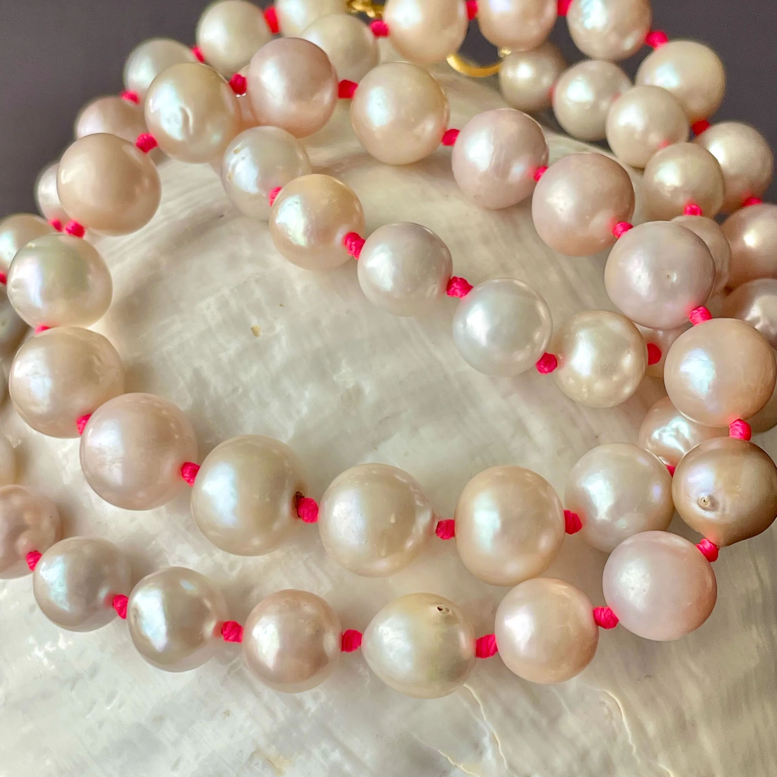 boké Japan Kasumi pearls on neon knots
