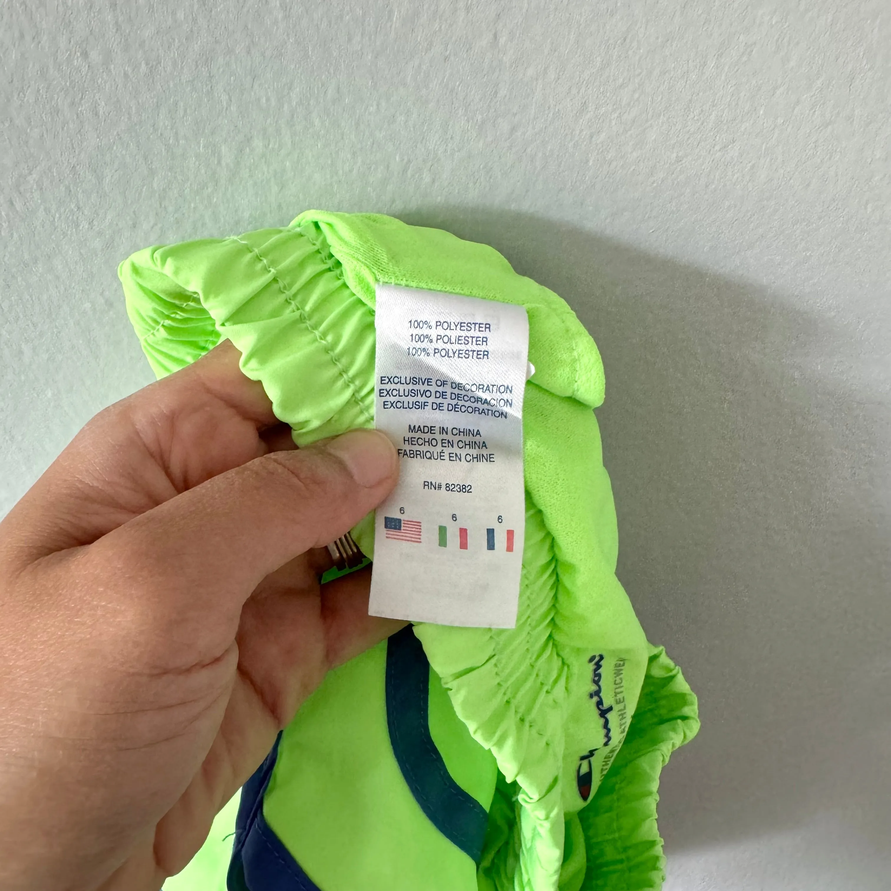 Champion / Neon shorts / 6Y