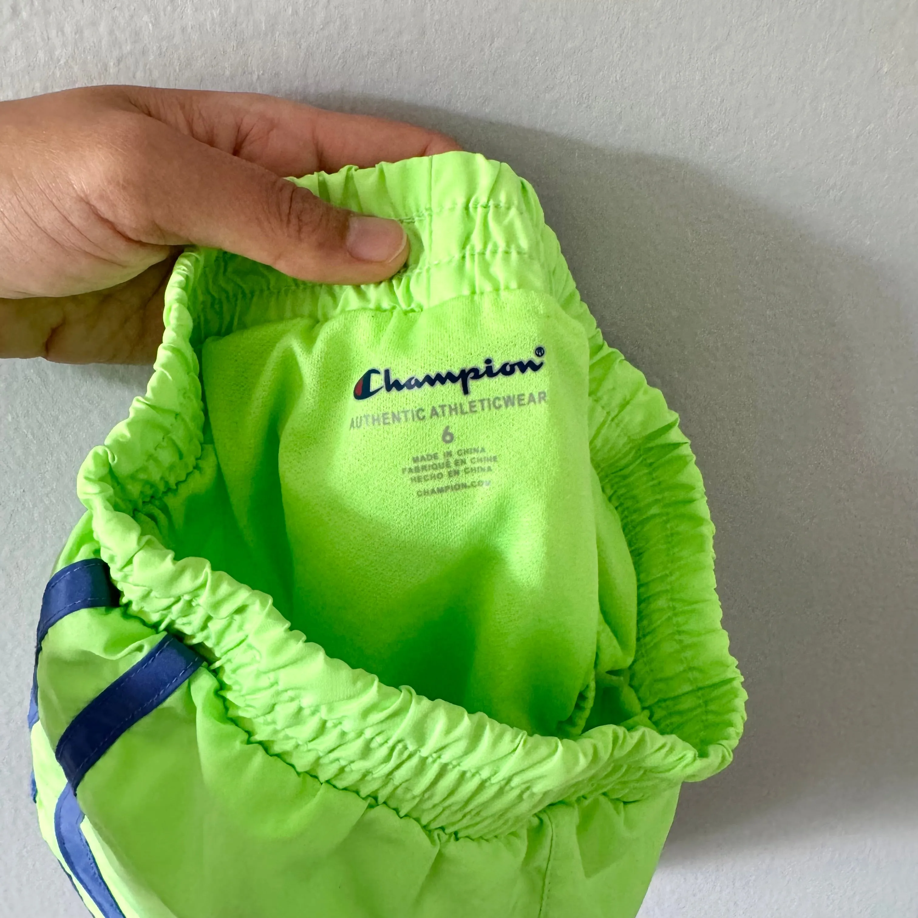 Champion / Neon shorts / 6Y