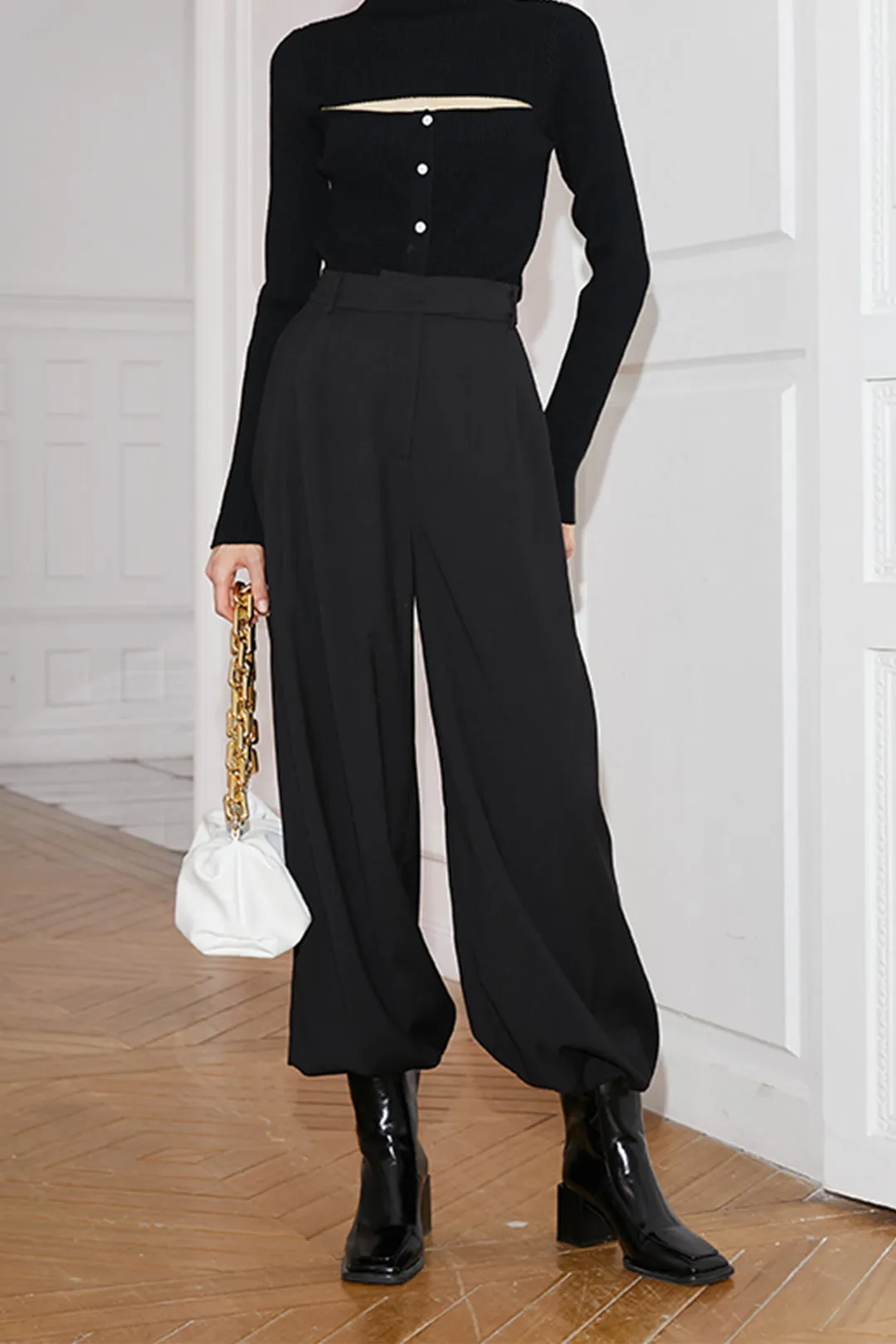 High-waisted trousers | Loose leggings | Street shot leggings