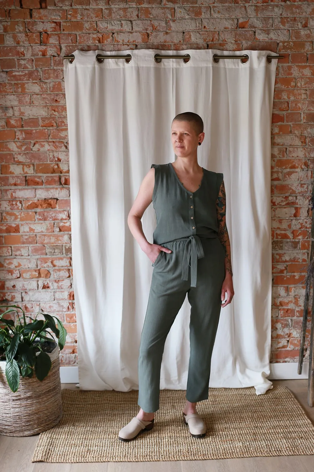 Ivara Pant in Ivy