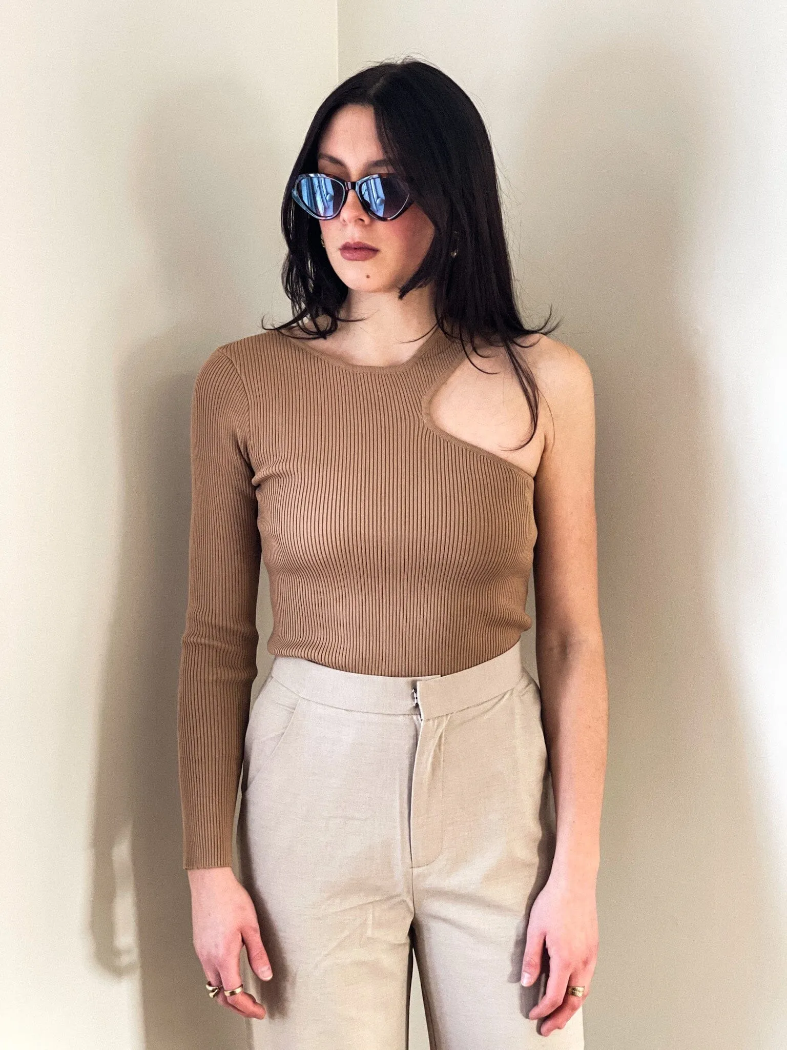 ONE SHOULDER RIBBED TOP