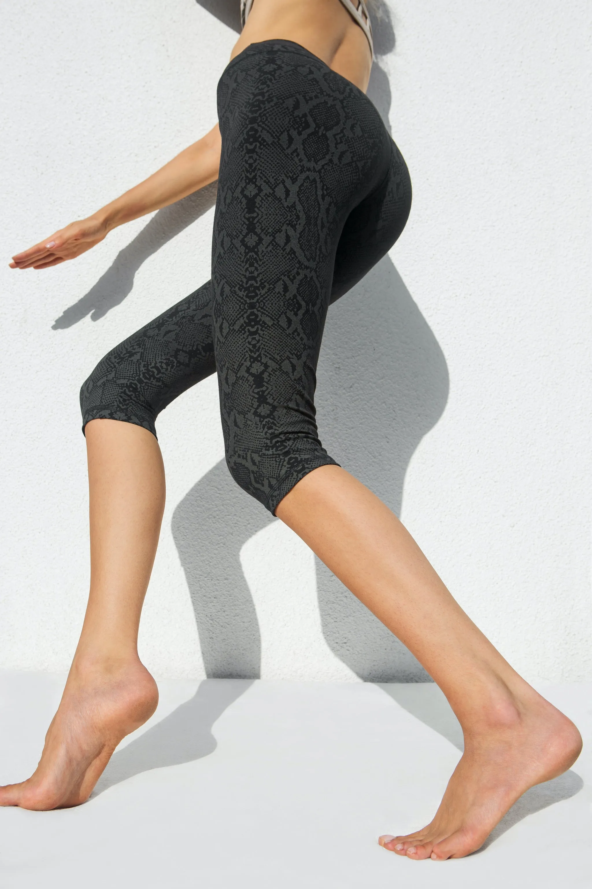 Snake Capri Leggings - Black