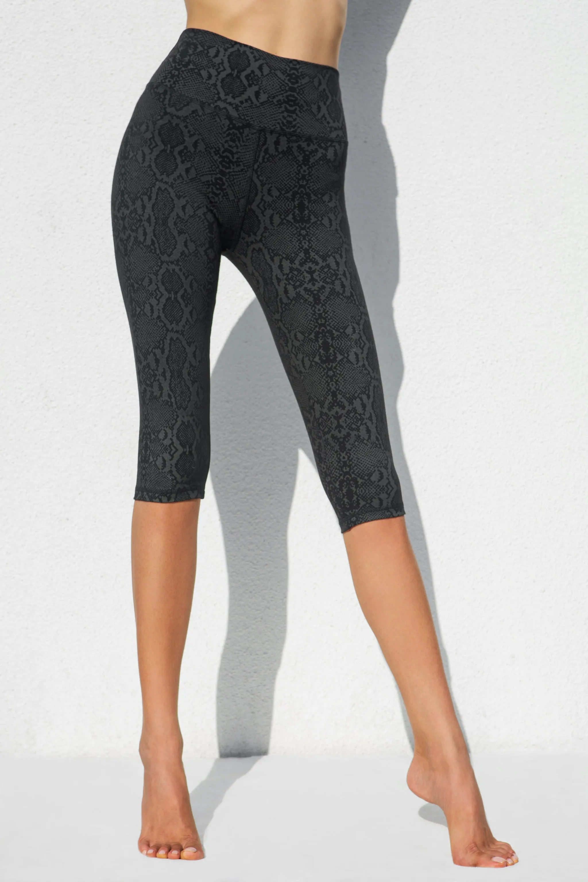 Snake Capri Leggings - Black
