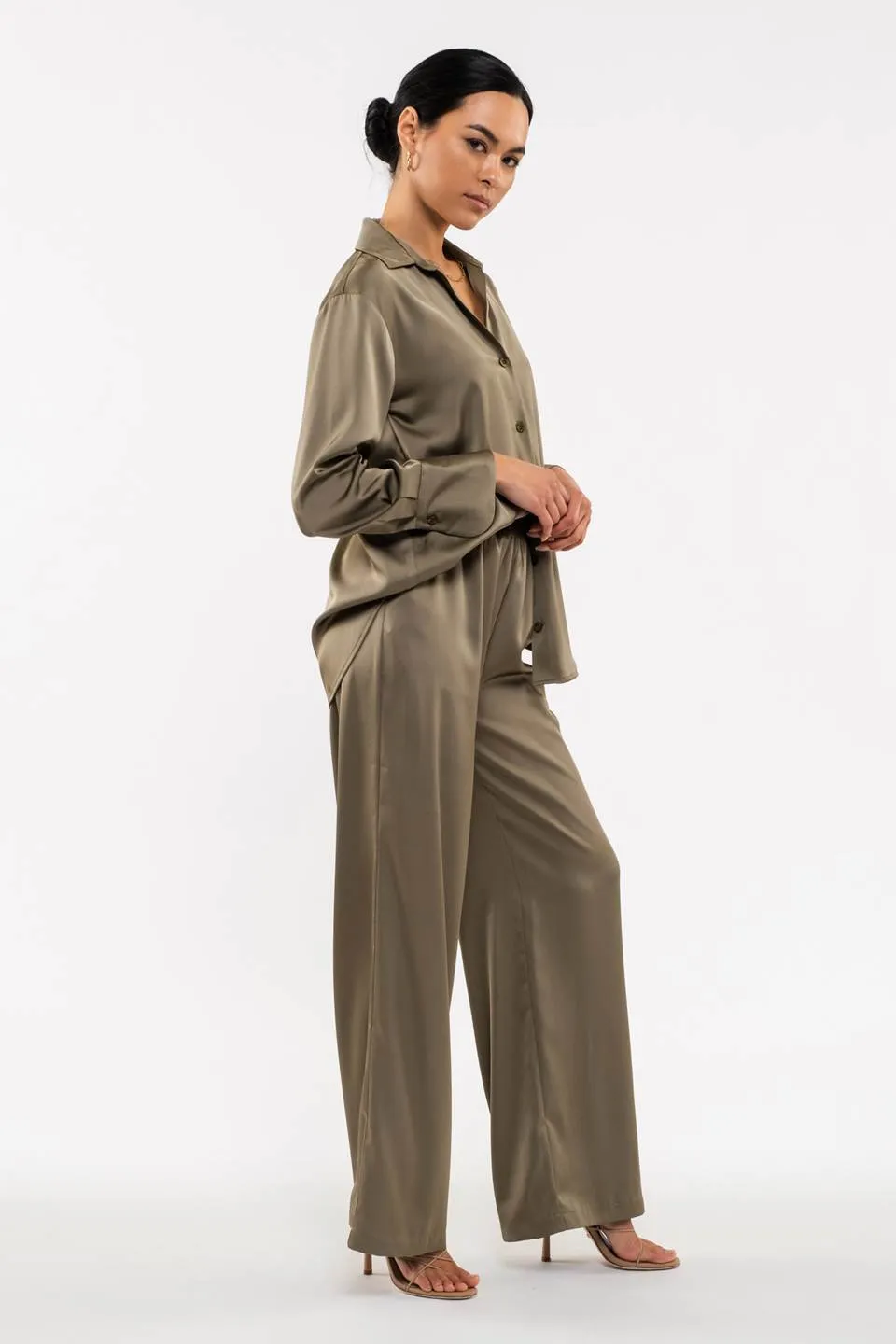 SOLID SATIN WIDE LEG PANTS