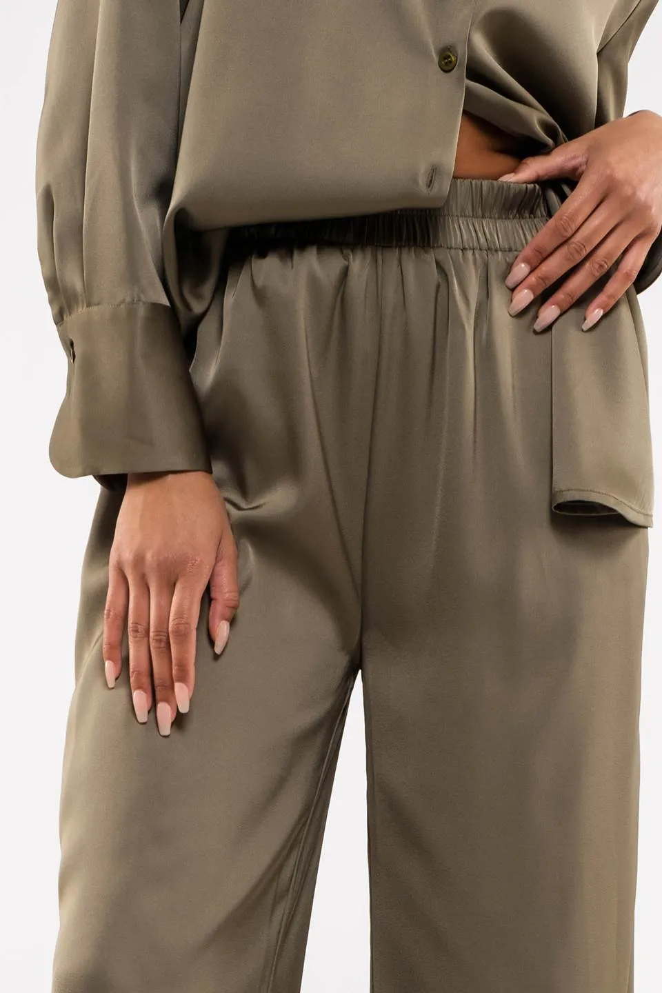 SOLID SATIN WIDE LEG PANTS
