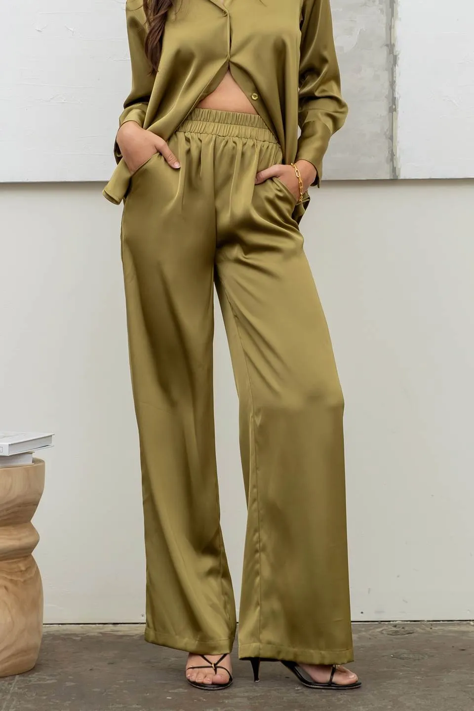 SOLID SATIN WIDE LEG PANTS