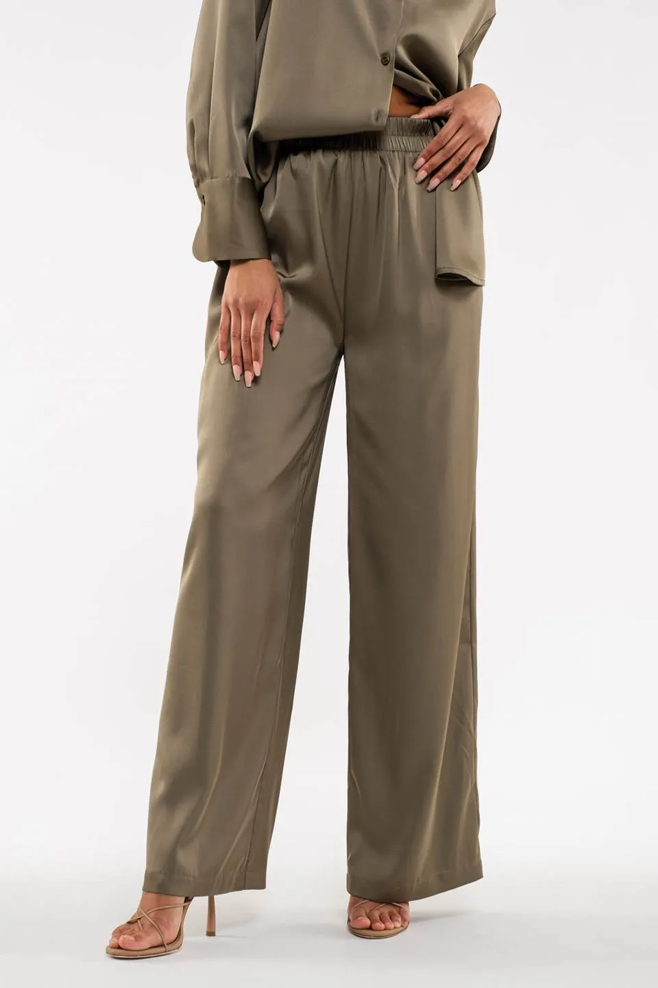 SOLID SATIN WIDE LEG PANTS
