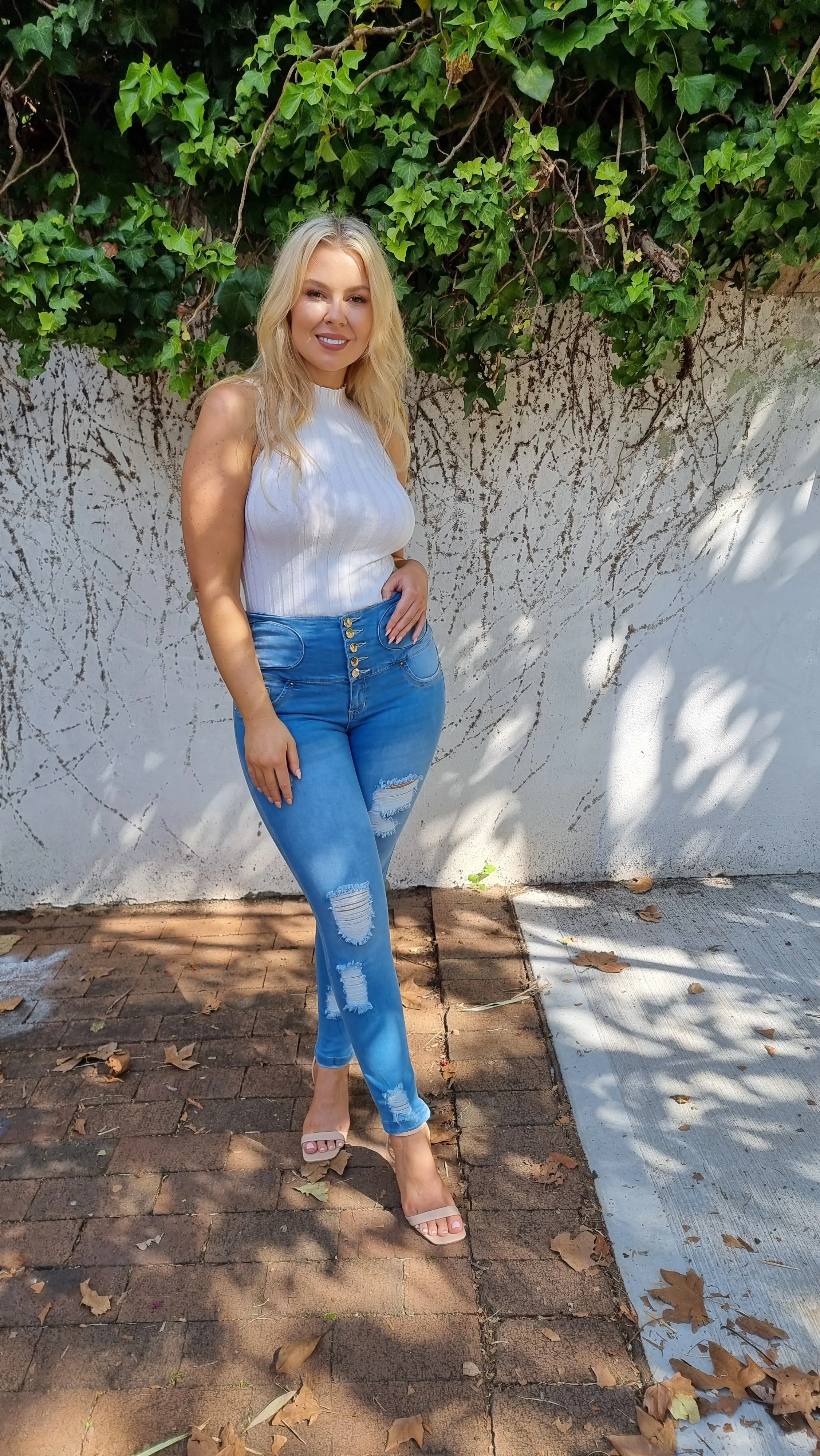 Sophia Push Up Jeans - High Waisted - Light Blue Ripped
