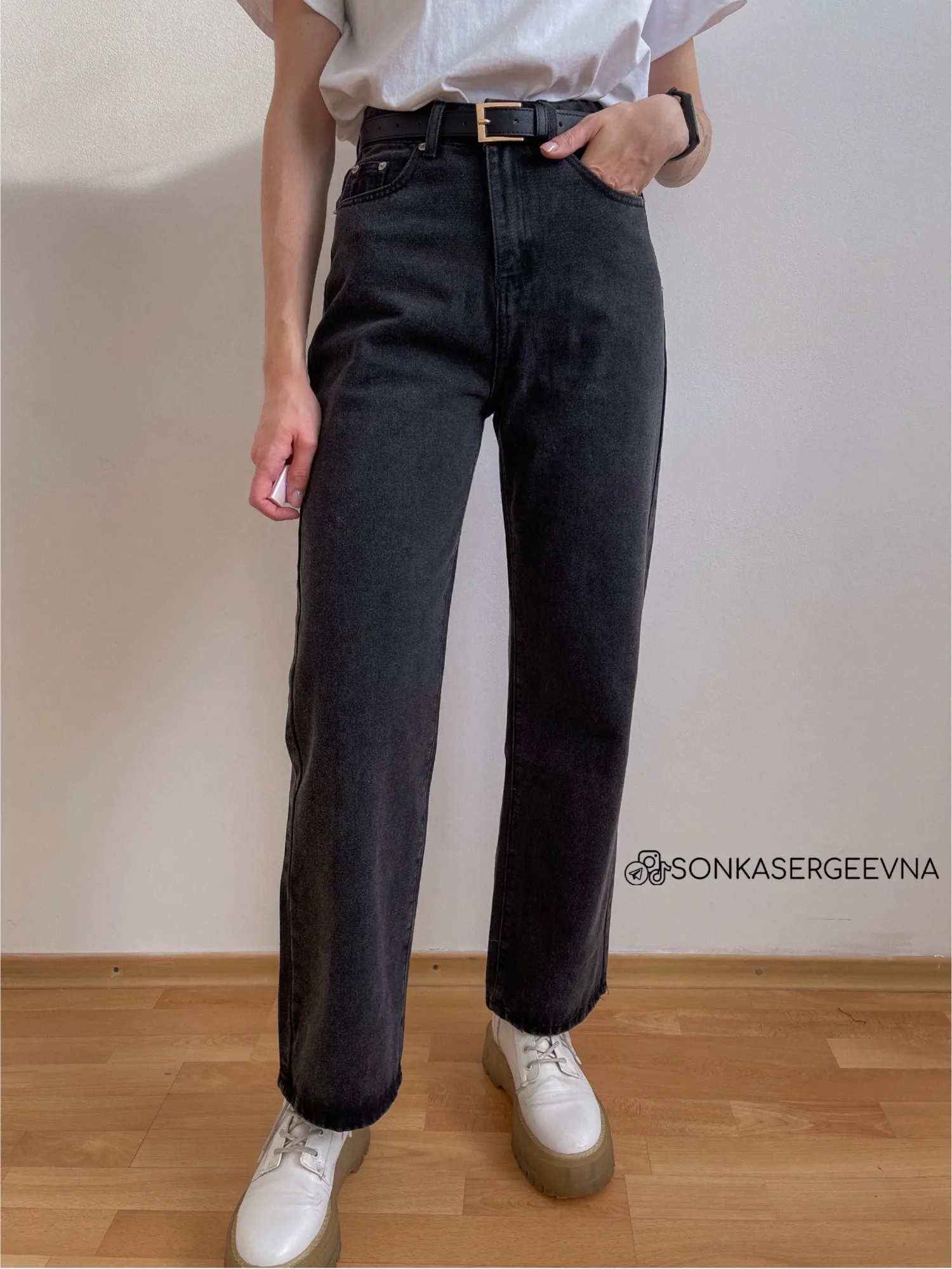 Straight Cut High Waist Jeans